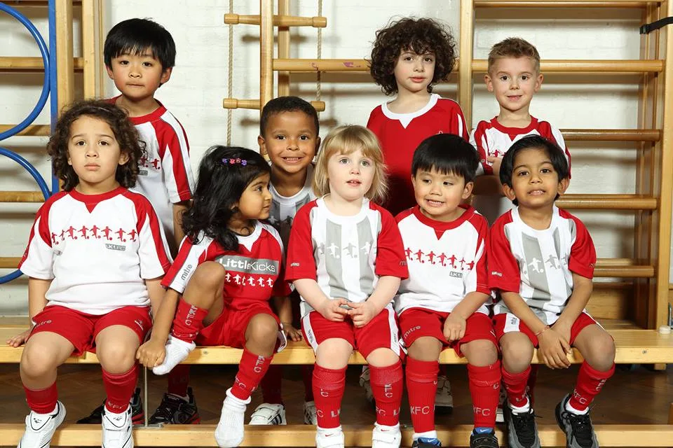 alumnos de las clases de fútbol de Little Kickers Barcelona