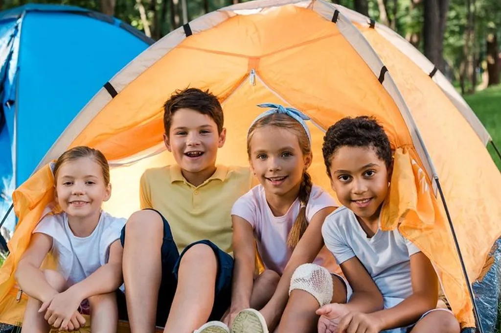 kinobs acampada - Las mejores colonias de verano con acampada nocturna para niños