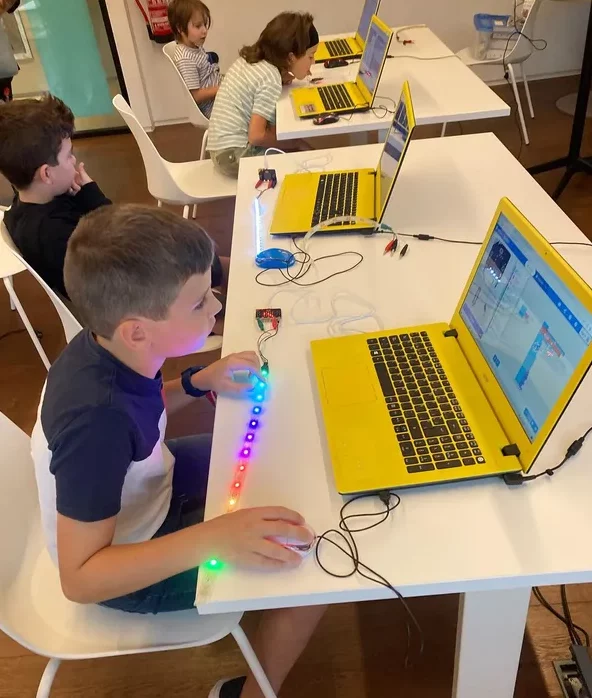 Programación para niños en Camp Tecnológico