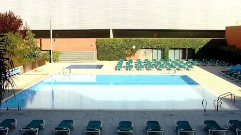 cem bac de roda piscina edited - 10 piscinas descubiertas en Barcelona para disfrutar el verano en familia