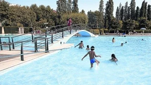 lago can drago piscina edited - 10 piscinas descubiertas en Barcelona para disfrutar el verano en familia