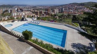 vall parc puscina edited - 10 piscinas descubiertas en Barcelona para disfrutar el verano en familia