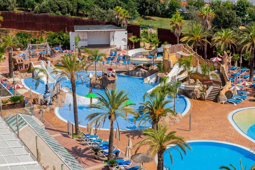 aparthotel cost encantada - 50 hoteles family friendly en Cataluña para disfrutar con niñxs