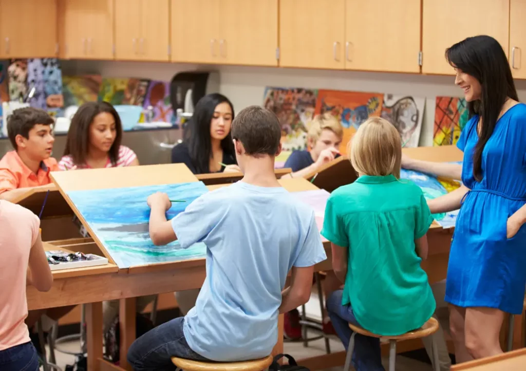 Clase de pintura para adolescentes