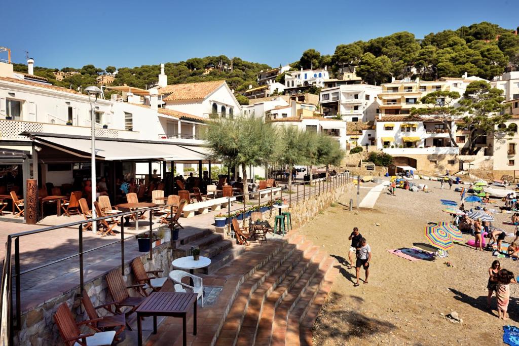 hotel sa tuna begur - 50 family friendly hotels in Catalonia to enjoy with children