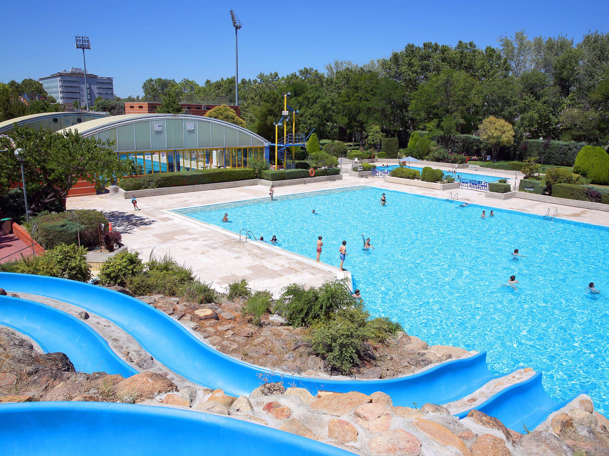 Piscina de verano en Madrid para familias. Piscina Municipal de Alcobendas