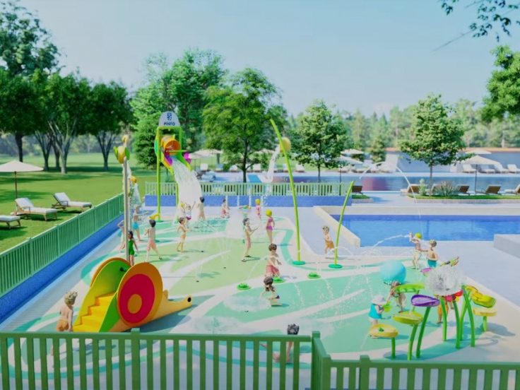 Piscina de verano en Madrid. Niños en la Piscina Municipal de Pinto. 