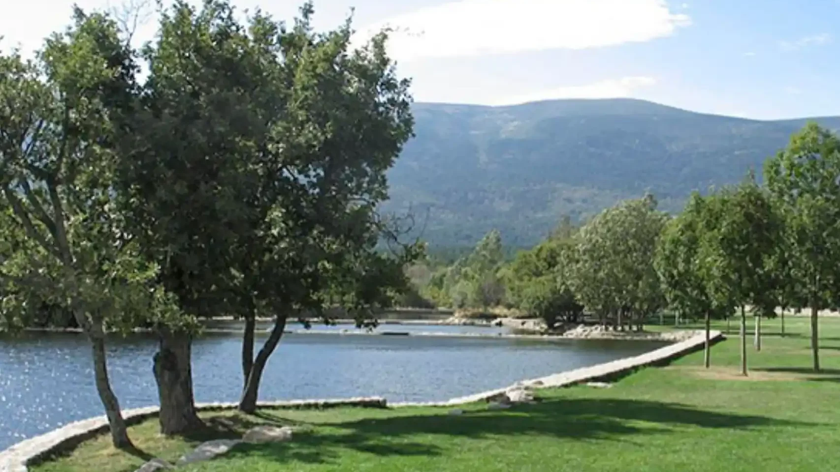 Piscina de verano en Madrid. Piscinas Naturales de Rascafría.