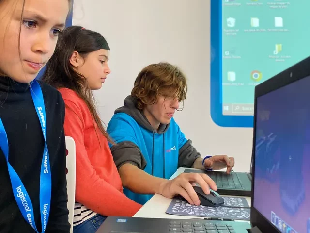 logiscool escuela de tecnologia edited - ¿Cómo preparar a tus hijxs para la era digital? Descubre las claves con Logiscool