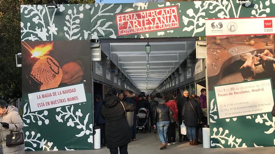 Mercado de artesanía navideño