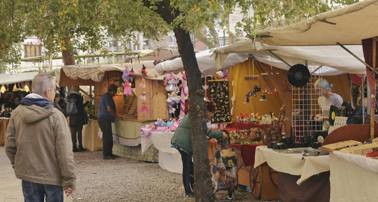 fira de nadal luis vives - Mercados navideños en España: Tradición, luces y fiesta