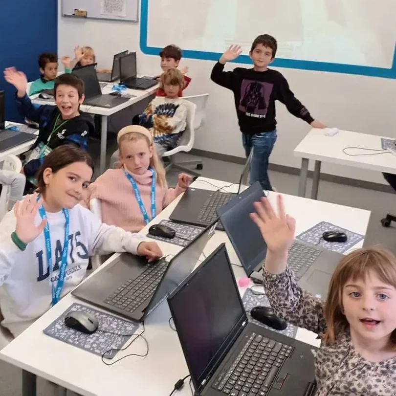 Logiscool. Tecnología para niños en la era digital. Clases de programación.