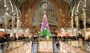 mercado colon valencia navidad - Mercados navideños en España: Tradición, luces y fiesta