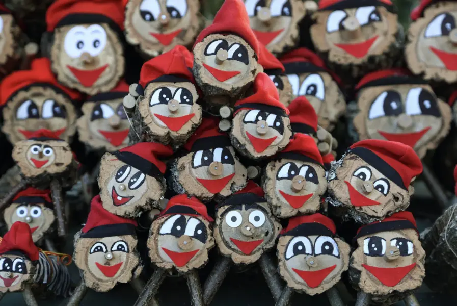 Caga Tió. Tío de Nadal. Tradiciones navideñas Catalanas. Tradiciones de navidad en Catalunya. 