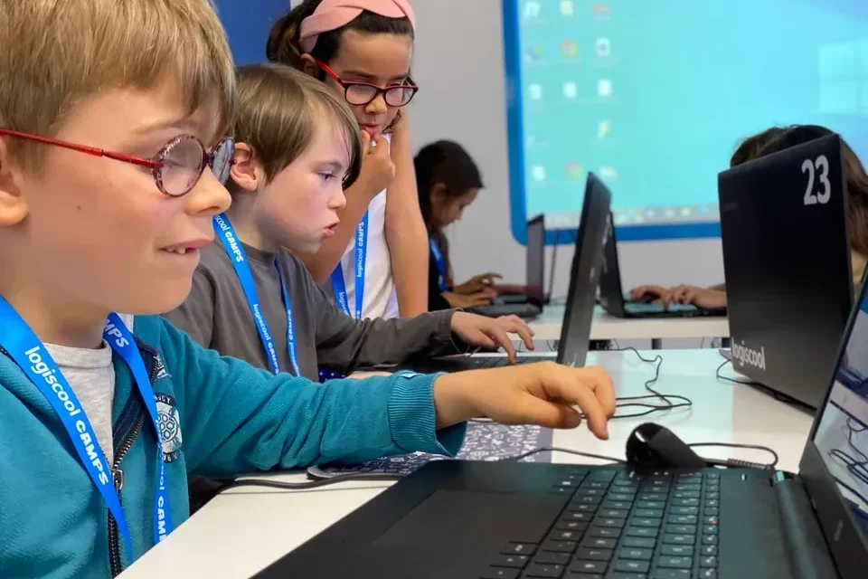 Logiscool. Tecnología para niños en la era digital. Clases de programación.