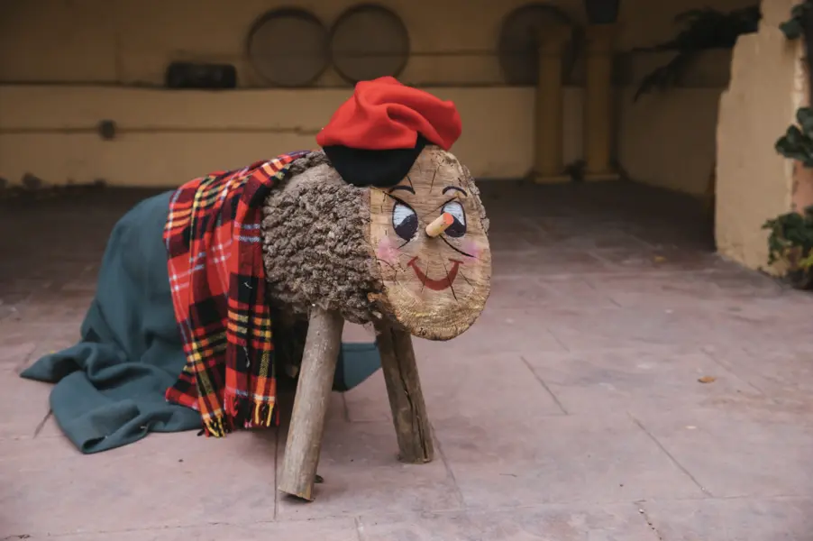 Caga Tió. Tío de Nadal. Tradiciones navideñas Catalanas. Tradiciones de navidad en Catalunya. 